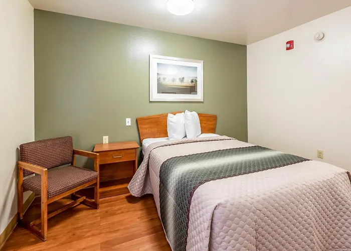 Motel Hometowne By Red Roof Columbus