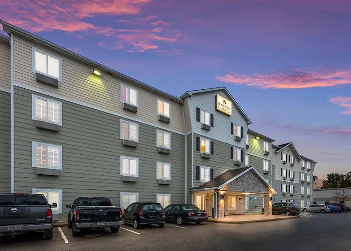 Hometowne By Red Roof Motel