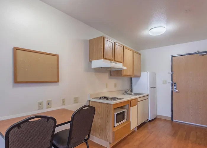 Hometowne By Red Roof Motel 2*